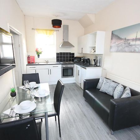 Barton Seaview, Self Catering Studio Apartments, Promenade & Central Beach Location, Families, Couples Or 23 Years Plus Only, Free Parking Блэкпул Экстерьер фото