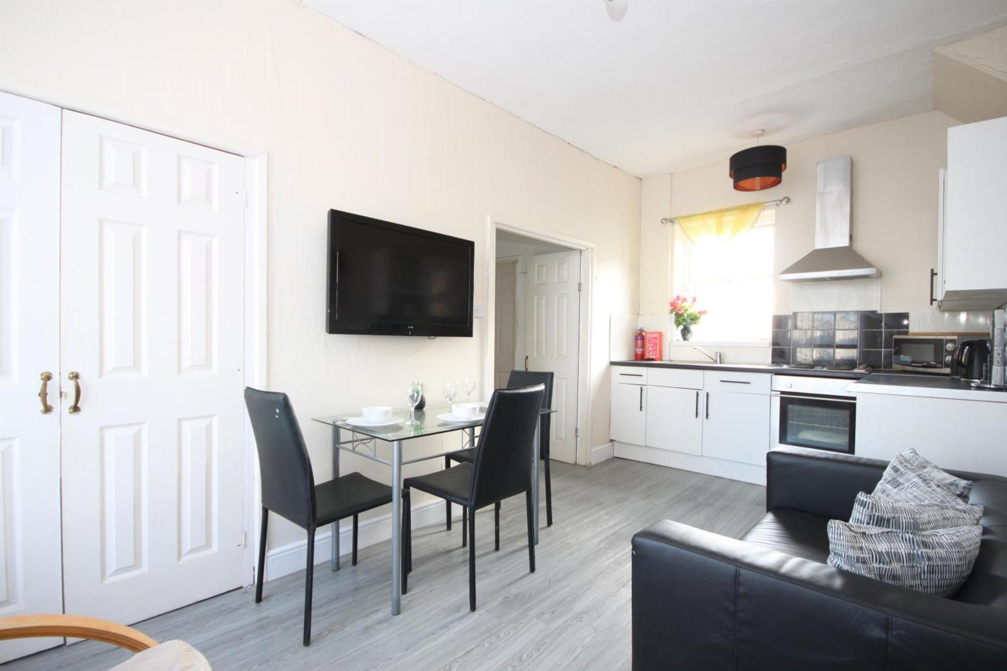 Barton Seaview, Self Catering Studio Apartments, Promenade & Central Beach Location, Families, Couples Or 23 Years Plus Only, Free Parking Блэкпул Экстерьер фото
