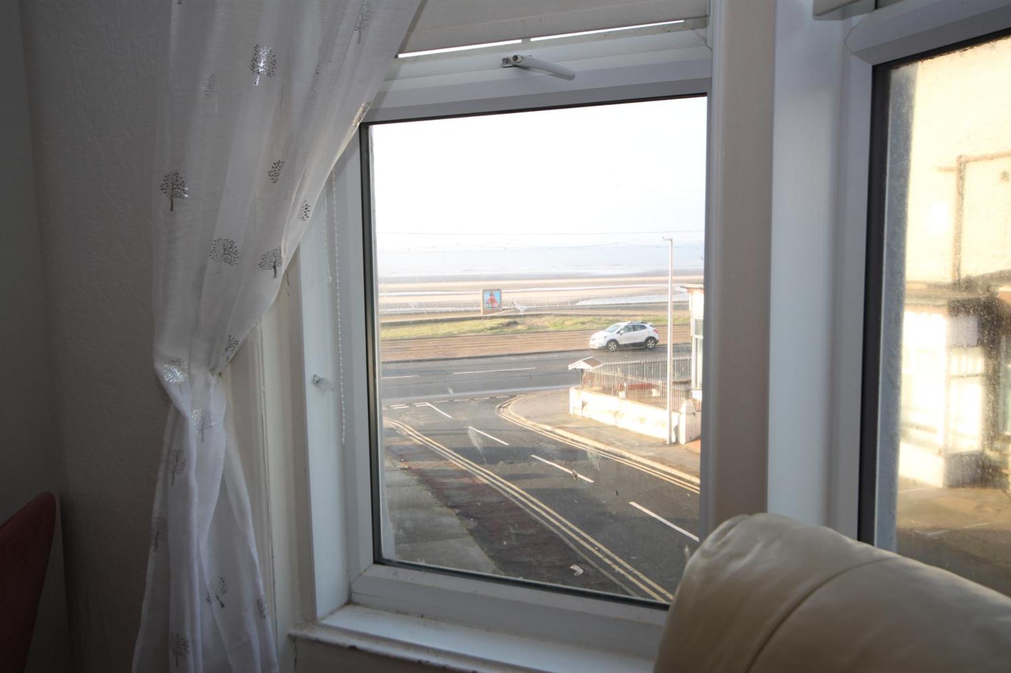 Barton Seaview, Self Catering Studio Apartments, Promenade & Central Beach Location, Families, Couples Or 23 Years Plus Only, Free Parking Блэкпул Экстерьер фото