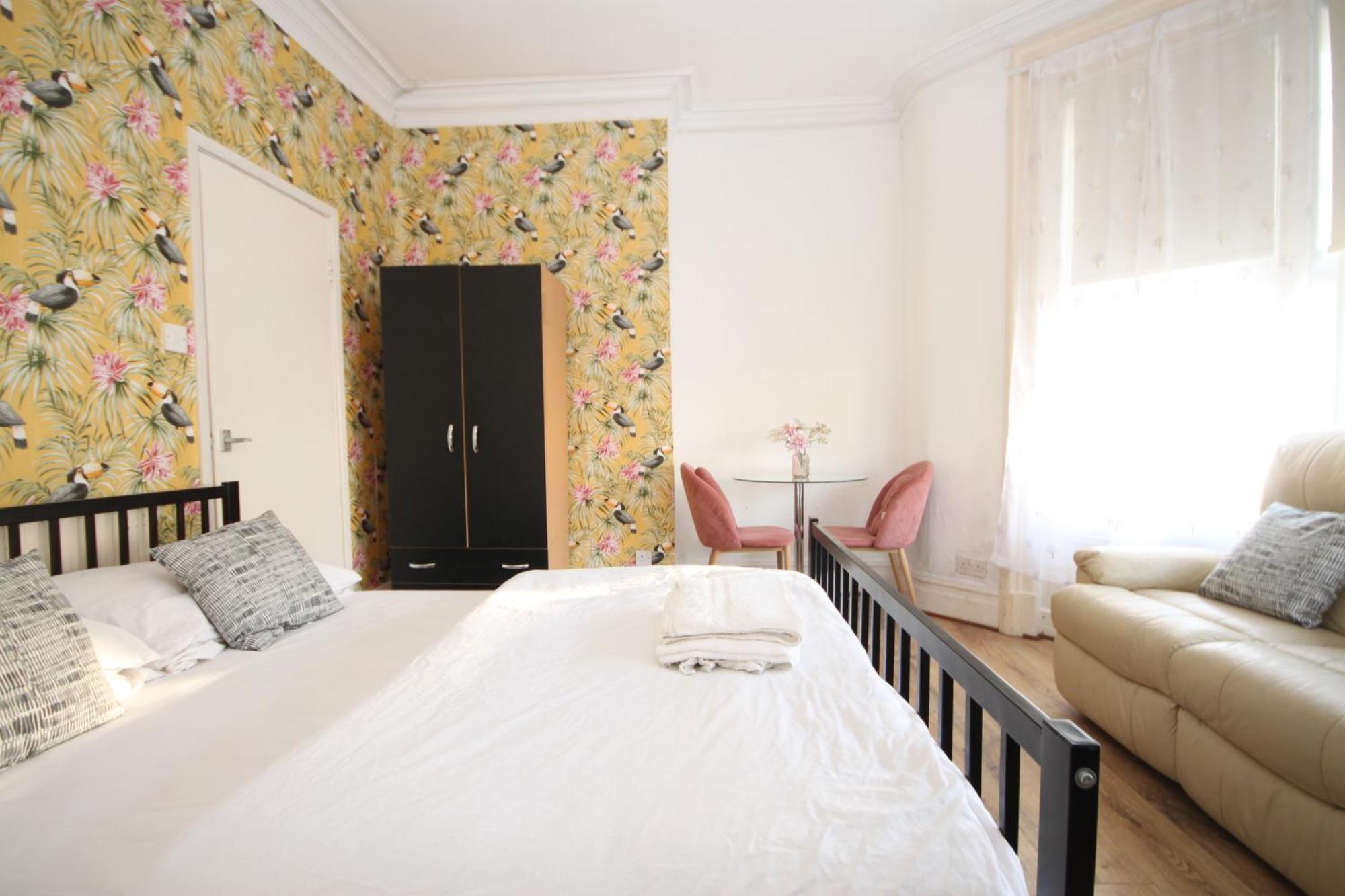 Barton Seaview, Self Catering Studio Apartments, Promenade & Central Beach Location, Families, Couples Or 23 Years Plus Only, Free Parking Блэкпул Экстерьер фото